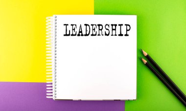 En küçük çalışma alanı: LeADERGeIP ile renkli arkaplan eskiz defteri