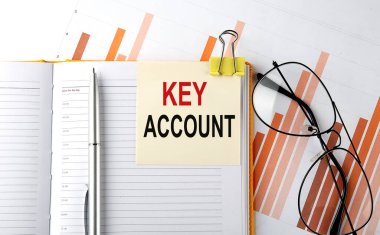 Not defterindeki etiket üzerindeki metin anahtarı hesabı diyagram arkaplanındaki