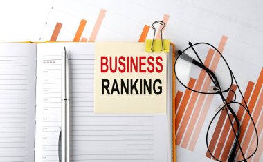 Not defterindeki etiket üzerinde metin işleriName