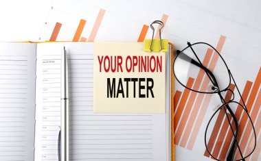 Diyagram arkaplanındaki not defterindeki çıkartmaya görüşünüzü yazın