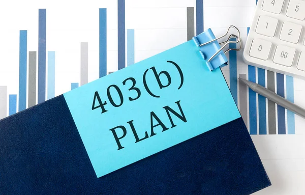Çizelge arkaplanındaki not defterinde 403 b PLAN
