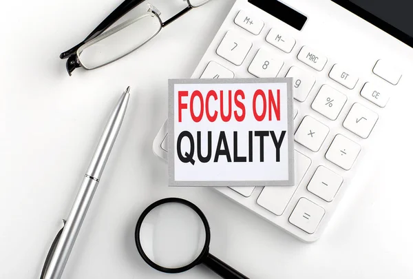 Focus Quality Text Sticker Calculator Glasses Magnifier — Fotografia de Stock