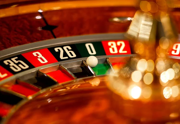 Roulette Wheel Casino Ball Green Position Zero — Stock Photo, Image