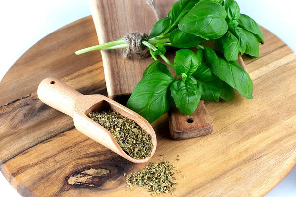 Fresh Green Basil Seasoning Basil Wooden Spoon Wooden Background — Stock fotografie