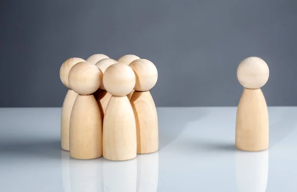 Successful Business Team Leader Concept Wooden Figures Standing Out Crowd — Stockfoto