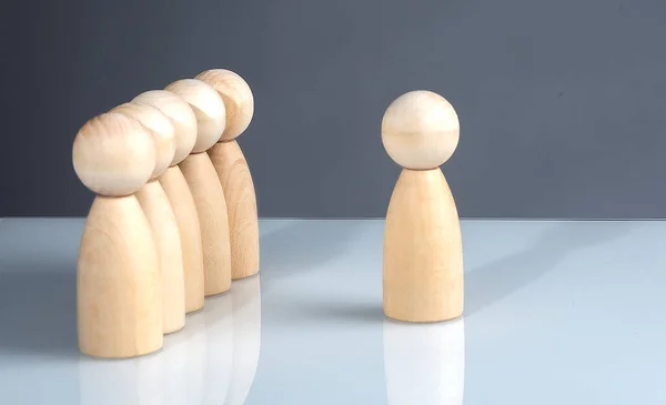 Successful Business Team Leader Concept Wooden Figures Standing Out Crowd — Stok fotoğraf