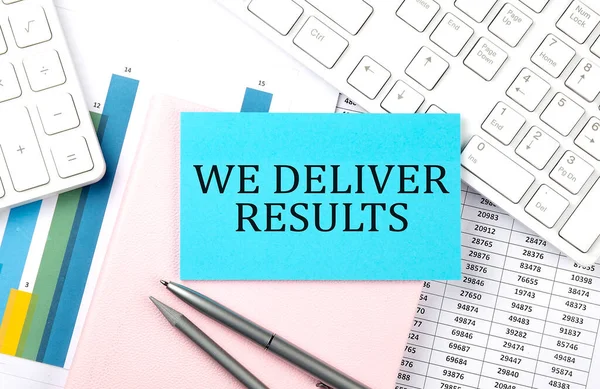 Deliver Results Text Blue Sticker Chart Calculator Keyboard Business Concept — Foto Stock