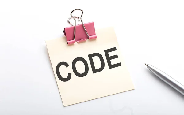 Code Tekst Sticker Met Pen Witte Achtergrond — Stockfoto