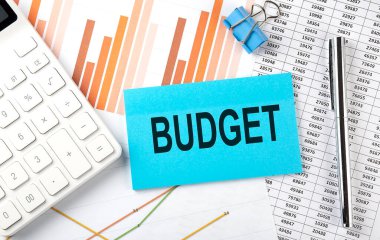 Diyagram arka planındaki etiket üzerine bütçe metni