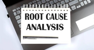 ROOT Neden Analiz - Üst görünüm dizüstü bilgisayar yazma