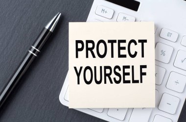 Hesap makinesi, iş konsepti etiketinin üzerinde kendin Metin Protokolü