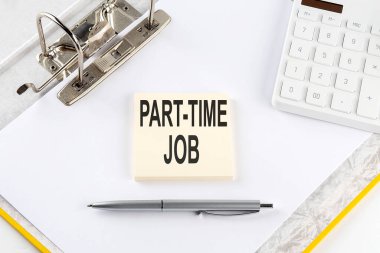 Part-time iş - iş konsepti, hesap makineli klasör arkaplanındaki etiket üzerindeki mesaj