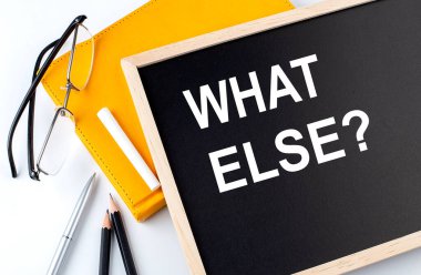 Not defteriyle, kalemle, kalemle karatahtada başka hangi metin var?