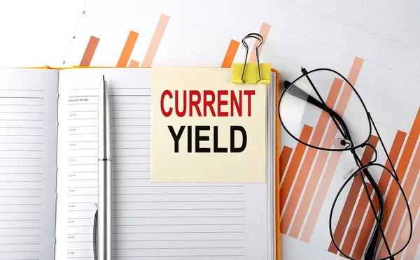 Texto Current Yield Adesivo Bloco Notas Plano Fundo Diagrama — Fotografia de Stock