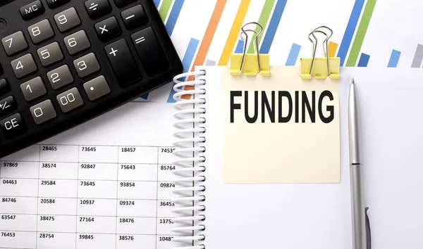 Texto Funding Escrito Adesivo Com Calculadora Caneta Fundo Gráfico — Fotografia de Stock