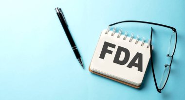FDA mavi arkaplanda not defterine yazılmış metin