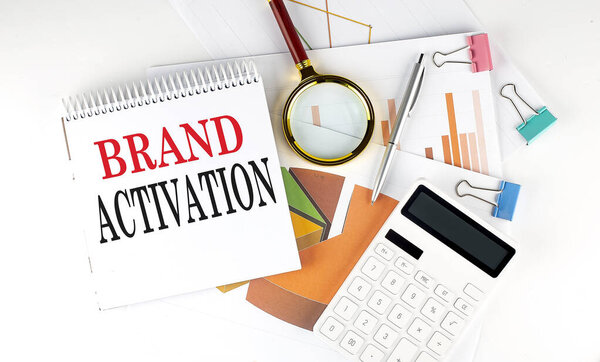 ДЕЯТЕЛЬНОСТЬ с диаграммой, графиком, калькулятором на белом фоне