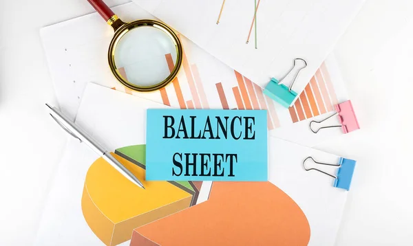 Balance Sheet Texto Etiqueta Engomada Diagrama Papel —  Fotos de Stock