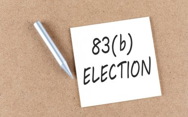83 b ELECTION metin üzerinde yapışkan bir not Bir mantar tahtası kalem ile ,