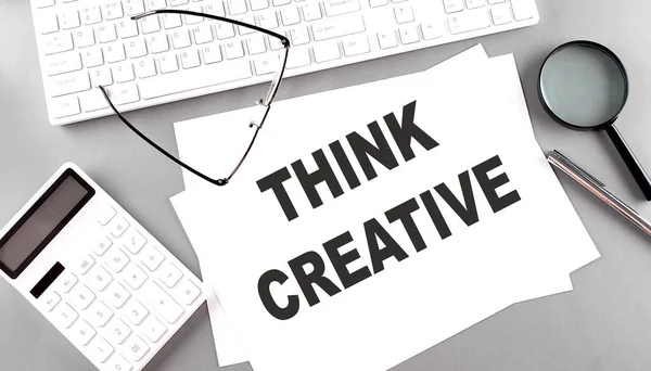 Think Creative Texte Sur Papier Avec Clavier Calculatrice Sur Fond — Photo