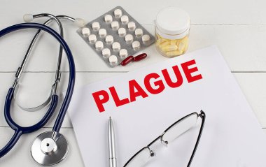 Steteskoplu ve haplı bir kağıtta PRAG kelimesi