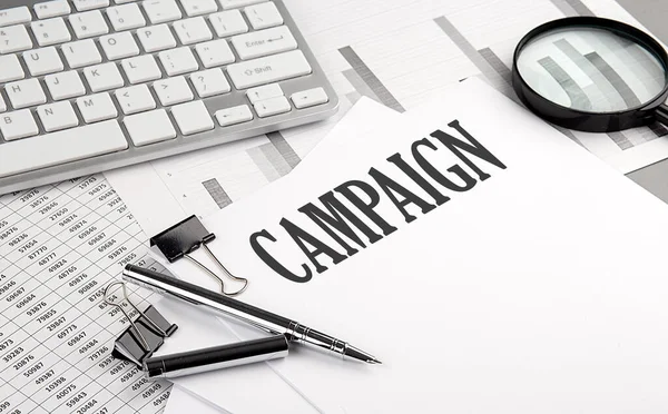 Campaign Tekst Een Papier Met Grafiek Toetsenbord Business Concept — Stockfoto