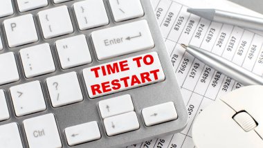 Klavye kablosuz şeması ve kalem üzerindeki metni yeniden başlatma zamanı