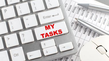 TASKS metnim klavye kablosuz şeması ve kalem üzerinde
