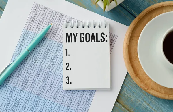 Hedeflerim, kağıda yazılı metin yazıları, hayat ve iş motivasyon konsepti.