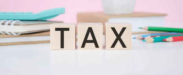 Tax Texto Sobre Cubos Madera Sobre Fondo Madera Tax Concept — Foto de Stock