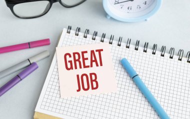 Büyük İş metniyle iş konseptinin yakın çekimi.