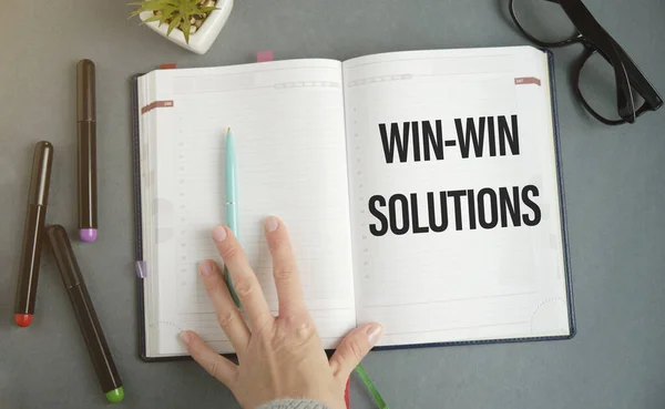 Texte Sur Bloc Notes Win Win Solutions Gray Tabl — Photo