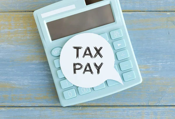 Papieren Blad Met Tekst Tax Pay Rekenmachine Houten Tafel — Stockfoto