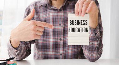 devam eden eğitim metni el yazısı, iş konsepti