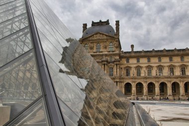 Şehrin eski kalesi.