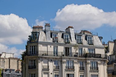 Binanın ön cephesi