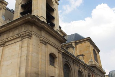 Kilisenin çan kulesi.