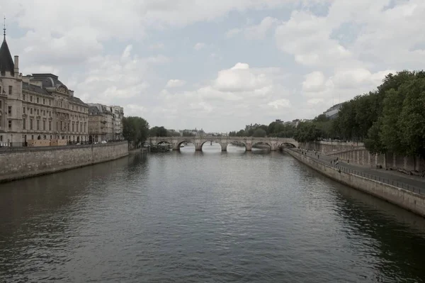 Seine Nehri Köprüsü — Stok fotoğraf