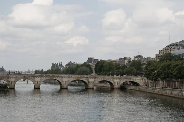 Γέφυρα Πάνω Από Τον Ποταμό Σηκουάνα — Φωτογραφία Αρχείου