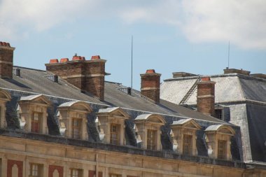 Binanın ön cephesi