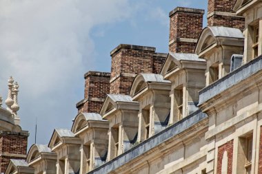 Binanın ön cephesi