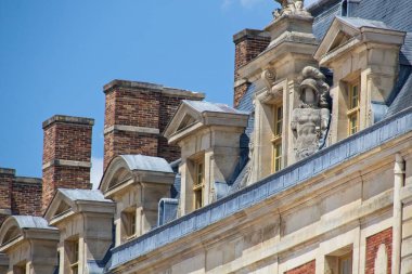 Binanın ön cephesi