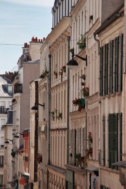 Binanın ön cephesi