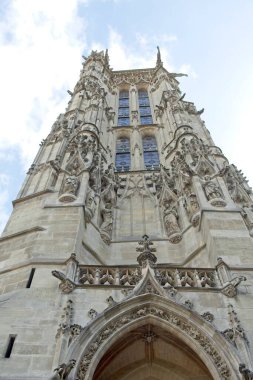 St. Jacques Katedrali 'nin kulesi.