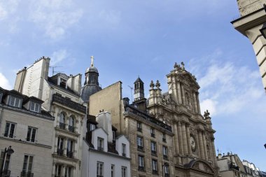 Binanın ön cephesi