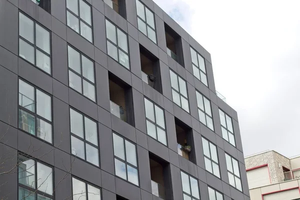 Bir binanın ön cephesi