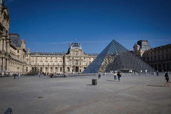 Louvre París — Foto de Stock