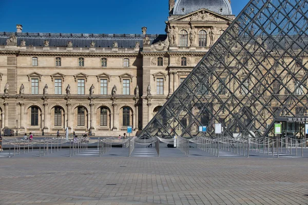 Louvre París —  Fotos de Stock