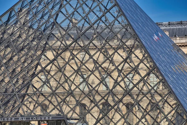 Louvre París —  Fotos de Stock