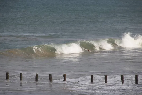 Vagues Écrasant Sur Plage — Photo